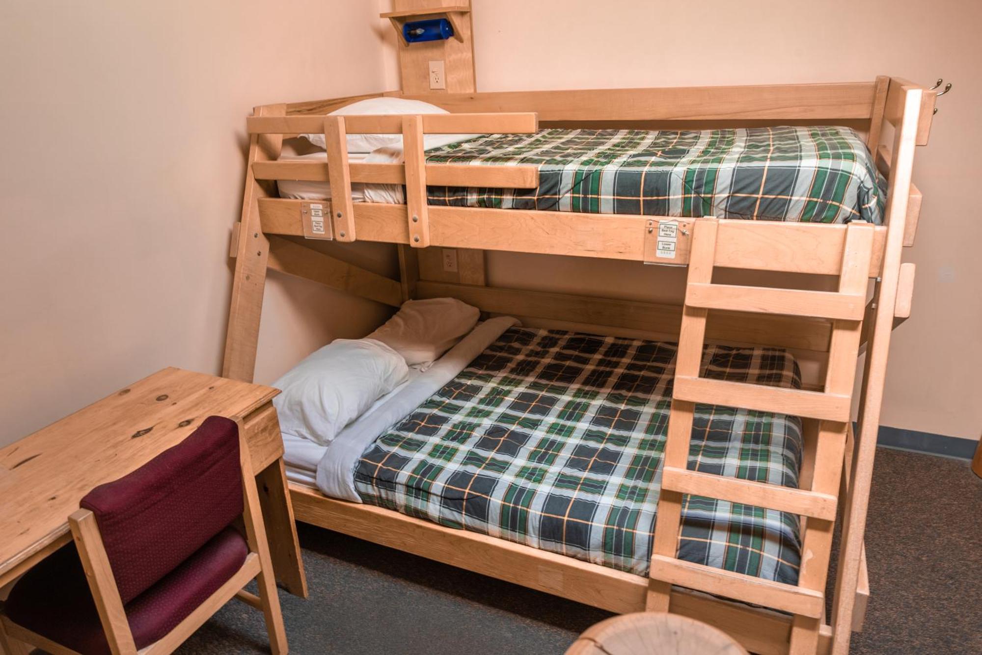 Hi Banff Alpine Centre - Hostel Bagian luar foto