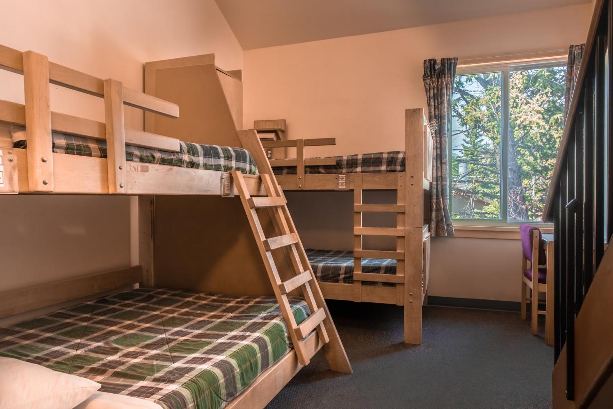 Hi Banff Alpine Centre - Hostel Bagian luar foto