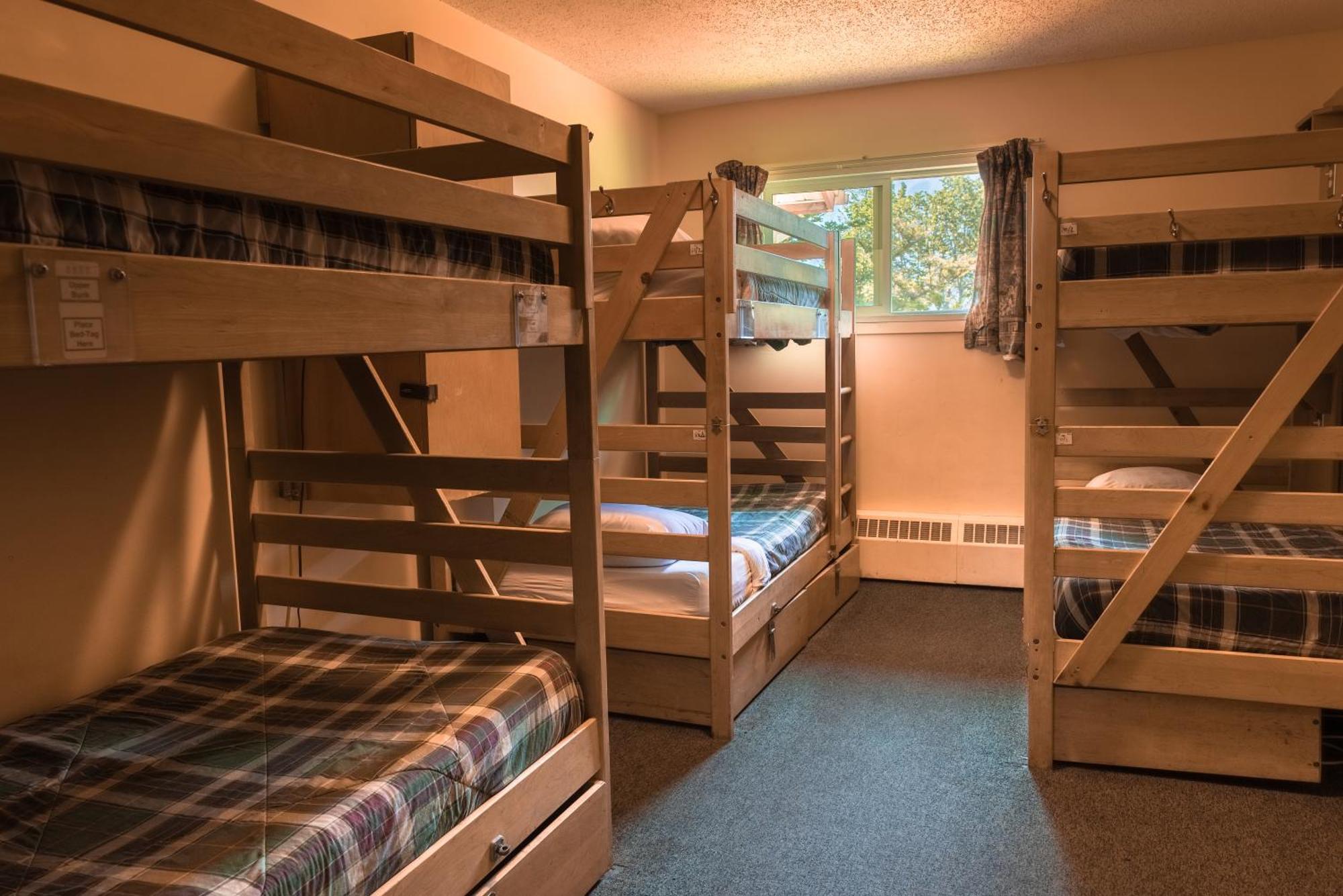Hi Banff Alpine Centre - Hostel Bagian luar foto